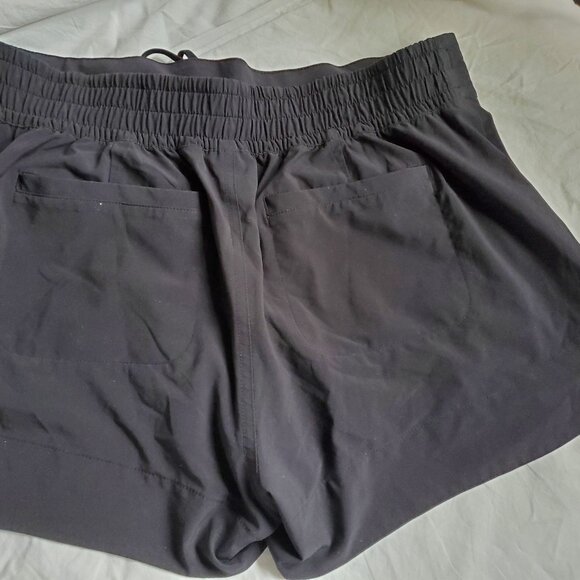 Athleta shorts size 10 front zip pockets - Picture 2 of 4